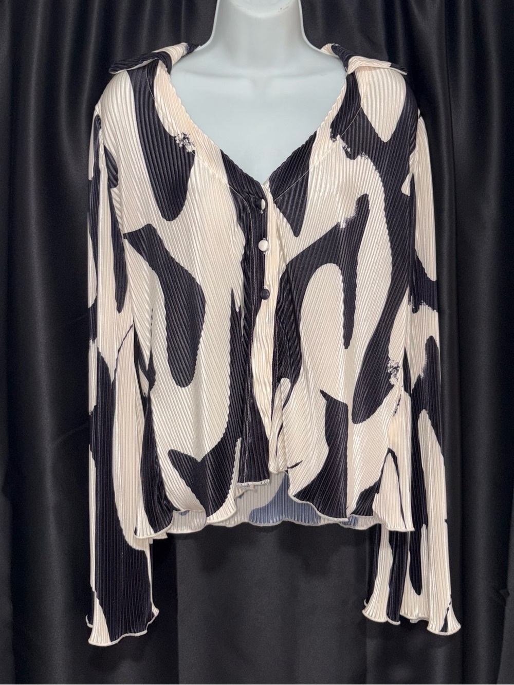 Shein Women’s Black and Cream Elegant long sleeve top M